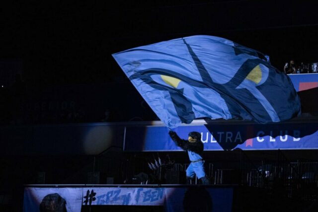 MEMPHIS, TN - 23 DE DEZEMBRO: Mascote Grizz do Memphis Grizzlies agita uma bandeira do time antes do jogo contra o San Antonio Spurs no FedExForum em 23 de dezembro de 2020 em Memphis, Tennessee. NOTA AO USUÁRIO: O Usuário reconhece e concorda expressamente que, ao baixar e/ou usar esta fotografia, o Usuário está concordando com os termos e condições do Contrato de Licença da Getty Images. 