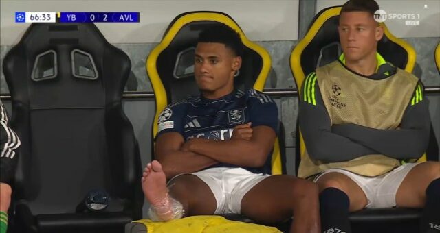 Ollie Watkins teve gelo preso no tornozelo direito depois de ser substituído na vitória do Aston Villa sobre o Young Boys pela Liga dos Campeões