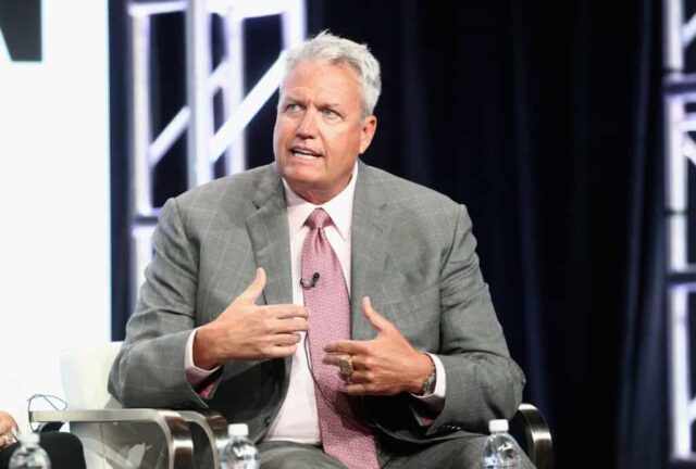 BEVERLY HILLS, CA - 26 DE JULHO: O ex-técnico da NFL e analista da ESPN Rex Ryan do 'ESPN's Sunday's NFL Countdown' fala no palco durante a parte da ESPN do Summer Television Critics Association Press Tour de 2017 no The Beverly Hilton Hotel em 26 de julho de 2017 em Beverly Colinas, Califórnia.