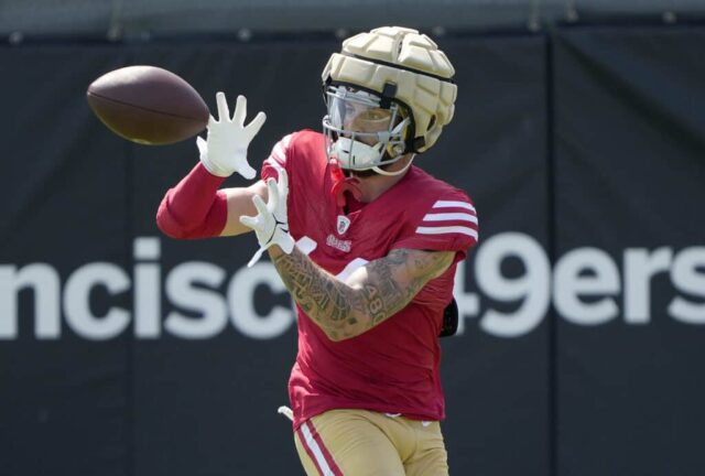 SANTA CLARA, CALIFÓRNIA - 29 DE JULHO: Ricky Pearsall nº 14 do San Francisco 49ers treina durante o campo de treinamento no SAP Performance Facility em 29 de julho de 2024 em Santa Clara, Califórnia. 