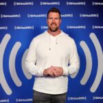 O apresentador do SiriusXM, Ryan Leaf, comparece ao segundo dia do SiriusXM no Super Bowl LVI em 10 de fevereiro de 2022 em Los Angeles, Califórnia.