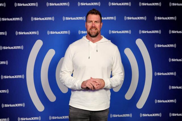 O apresentador do SiriusXM, Ryan Leaf, comparece ao segundo dia do SiriusXM no Super Bowl LVI em 10 de fevereiro de 2022 em Los Angeles, Califórnia.