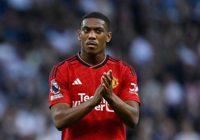 Futebol Futebol - Premier League - Tottenham Hotspur x Manchester United - Tottenham Hotspur Stadium, Londres, Grã-Bretanha - 19 de agosto de 2023 Anthony Martial do Manchester United parece abatido após a partida REUTERS/Tony Obrien SOMENTE PARA USO EDITORIAL. Não use áudio, vídeo, dados, listas de jogos, logotipos de clubes/ligas ou serviços 