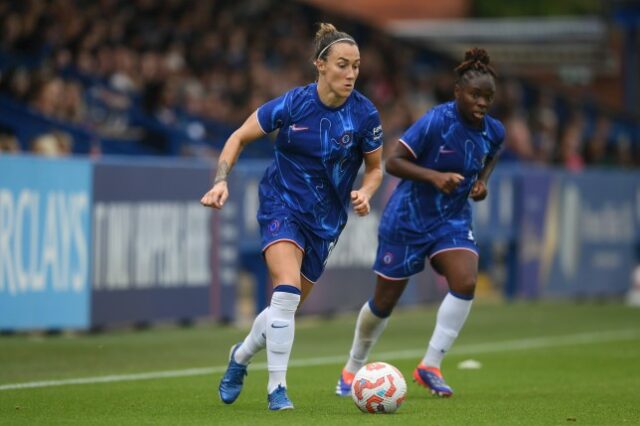 Lucy Bronze jogando pelo Chelsea Feminino