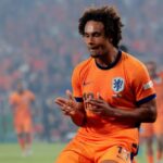 Joshua Zirkzee, da Holanda, comemora 1 a 0 durante a partida da Liga das Nações da UEFA entre Holanda x Bósnia e Herzegovina, no Estádio Philips, em 7 de setembro de 2024, em Eindhoven, Holanda