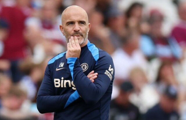 epa11617432 Enzo Maresca, técnico do Chelsea, durante a partida de futebol da Premier League inglesa entre West Ham United e Chelsea em Londres, Grã-Bretanha, 21 de setembro de 2024. EPA/ANDY RAIN APENAS PARA USO EDITORIAL. Não use áudio, vídeo, dados, listas de jogos, logotipos de clubes/ligas, serviços “ao vivo” ou NFTs não autorizados. Uso on-line na partida limitado a 120 imagens, sem emulação de vídeo. Não há uso em apostas, jogos ou publicações de clubes/ligas/jogadores individuais.