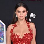 Selena Gomez compartilha fotos raras de ‘Moments In Time’ para encerrar 2023