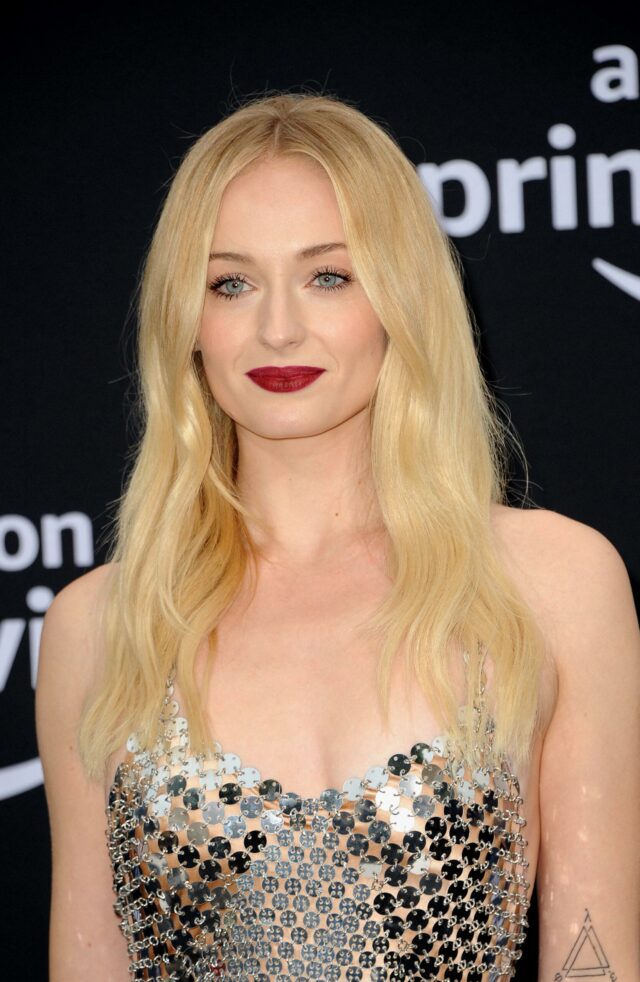 ///Sophie Turner dimensionada