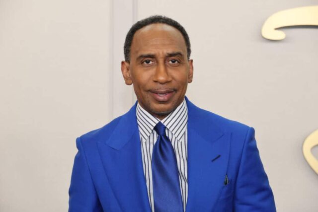 NOVA IORQUE, NOVA IORQUE - 14 DE MAIO: Stephen A. Smith participa do 2024 Disney Upfront no Javits Center em 14 de maio de 2024 na cidade de Nova York.