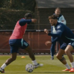 Raheem Sterling enganou Ben White no treino antes do jogo do Arsenal contra o Tottenham