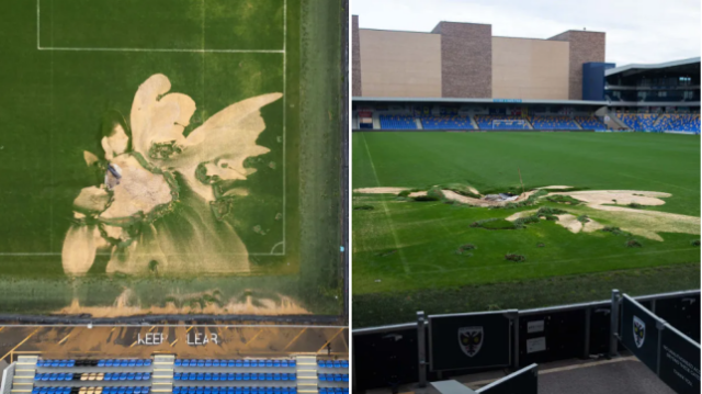 Campo do AFC Wimbledon com um enorme buraco