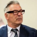 Alec Baldwin comparece ao julgamento por homicídio culposo no Tribunal do Primeiro Distrito Judicial em 11 de julho de 2024 em Santa Fé, Novo México