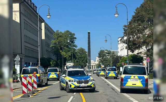 Atirador morto a tiros perto de exposição da era nazista, consulado de Israel na Alemanha