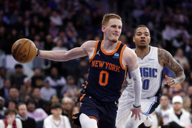 NOVA IORQUE, NOVA IORQUE - 08 DE MARÇO: Donte DiVincenzo # 0 do New York Knicks dribla contra Markelle Fultz # 20 do Orlando Magic durante o segundo tempo no Madison Square Garden em 08 de março de 2024 na cidade de Nova York. Os Knicks venceram por 98-74. NOTA AO USUÁRIO: O usuário reconhece e concorda expressamente que, ao baixar e/ou usar esta fotografia, o usuário concorda com os termos e condições do Contrato de Licença da Getty Images.