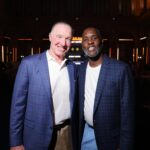 PARIS, FRANÇA - 05 DE AGOSTO: Chris Mullin e Gary Payton comparecem