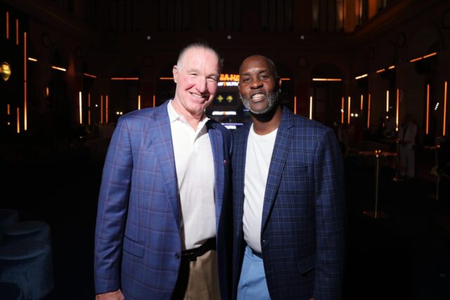 PARIS, FRANÇA - 05 DE AGOSTO: Chris Mullin e Gary Payton comparecem 