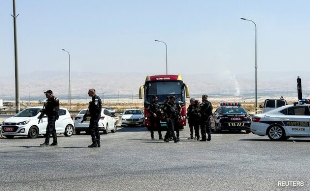 3 israelenses mortos em tiroteio perto da fronteira com a Jordânia, atirador morto a tiros