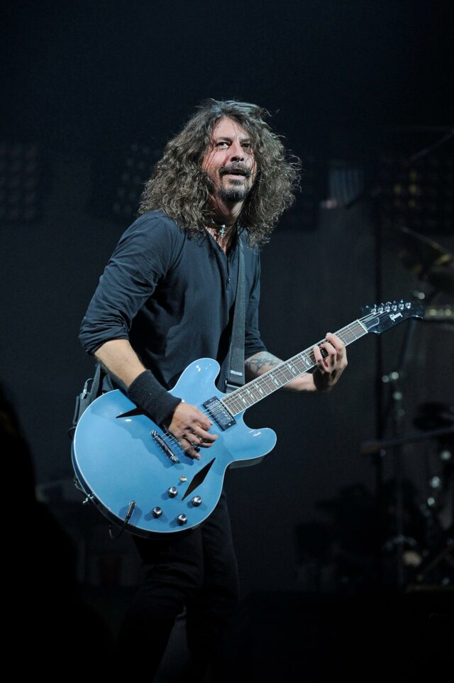 Foo Fighters se apresentando no Festival de Glastonbury