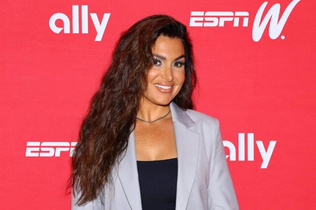 BROOKLYN, NOVA IORQUE - 04 DE MAIO: Molly Qerim participa do 2023 espnW Summit NYC no 1 Hotel Brooklyn Bridge em 04 de maio de 2023 no Brooklyn, Nova York.