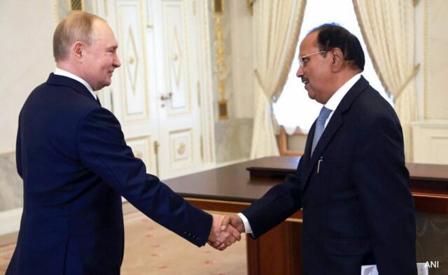 Ajit Doval, supostamente responsável pelo plano de paz para a Ucrânia, encontra-se com Vladimir Putin