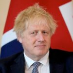 Boris Johnson certa vez deu uma “conversa viril” com o príncipe Harry. Aqui está o porquê