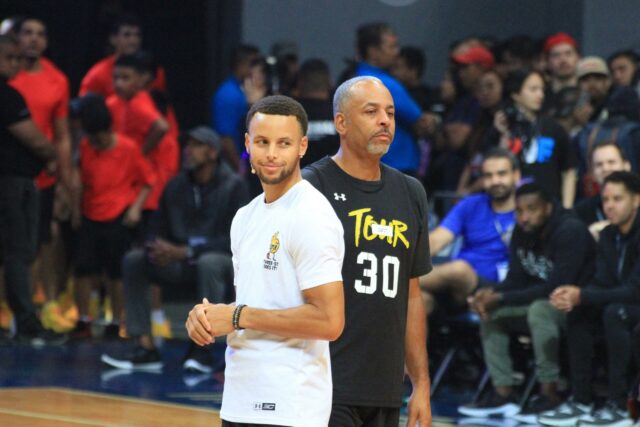 Steph Curry, estrela da NBA, visita Manila