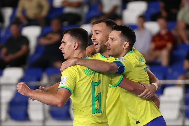 'O Jogo do Século': Argentina e Brasil disputam a Copa do Mundo de Futsal