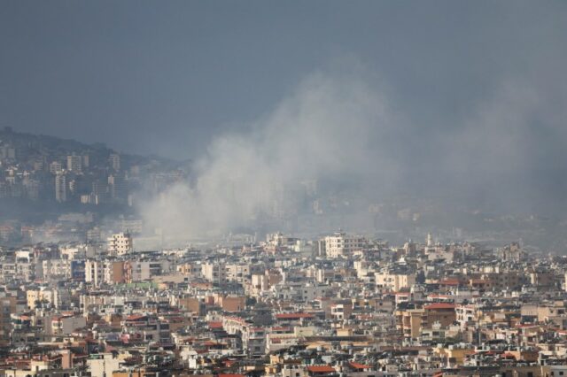 Fumaça sobe sobre Beirute