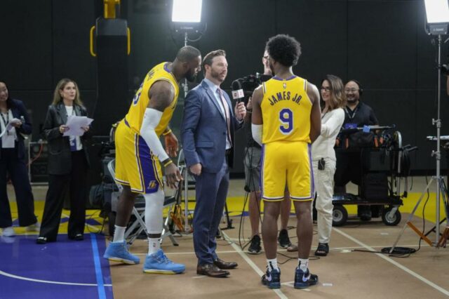 LeBron zomba do filho: "Pior entrevista do dia. De longe. Terrível!"