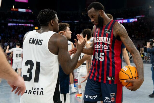 Um monstruoso Donta Hall dá a Baskonia a primeira vitória: 45 pontos!