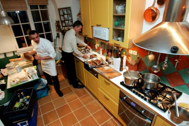 Os cozinheiros domésticos do condado de LA agora podem obter licenças para vender alimentos ao público