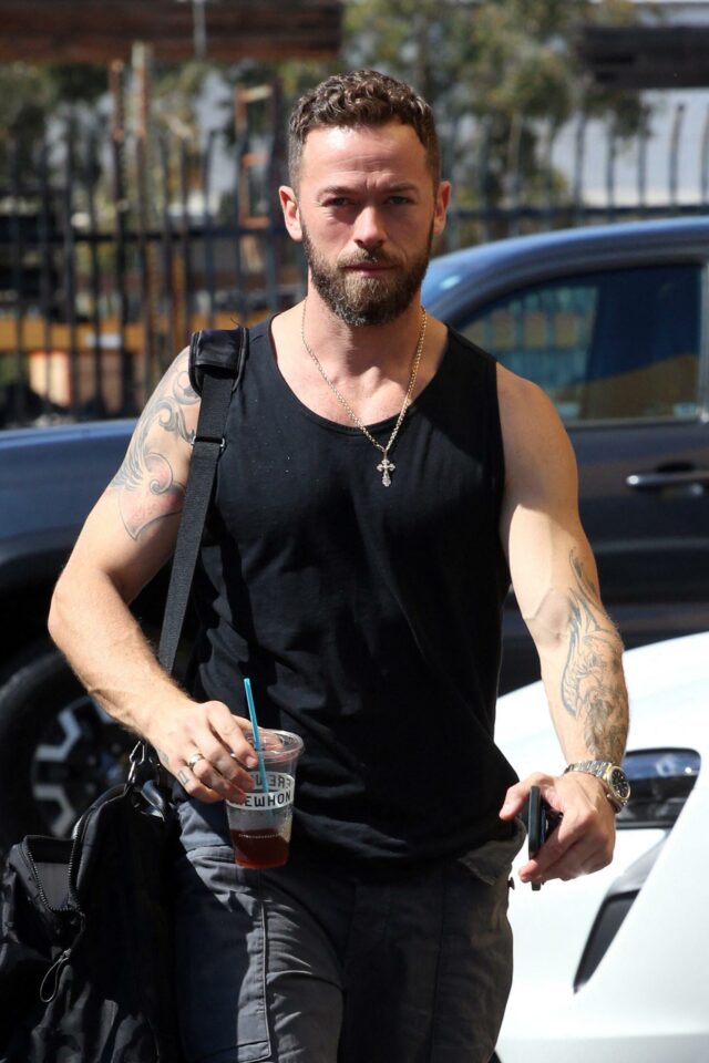 Artem Chigvintsev visto no estúdio DWTS