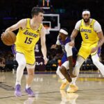 LOS ANGELES, CALIFÓRNIA - 25 DE ABRIL: Austin Reaves # 15 do Los Angeles Lakers durante o terceiro jogo dos playoffs da primeira rodada da Conferência Oeste na Crypto.com Arena em 25 de abril de 2024 em Los Angeles, Califórnia.