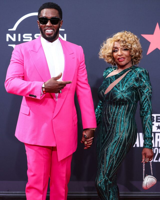 Diddy e sua mãe Janice Combs no BET Awards 2022