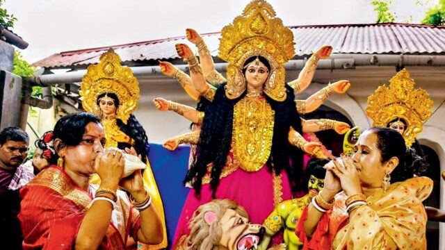 Durga Puja: canções islâmicas cantadas em pandal em Bangladesh