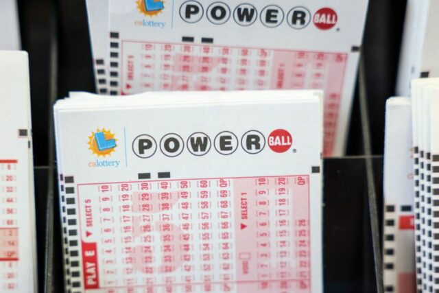 Loja no deserto do sul da Califórnia vende ingressos vencedores da Powerball