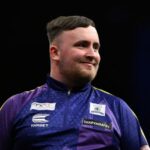 Luke Littler, da Inglaterra, reage após acertar 9 dardos na final contra Luke Humphries, da Inglaterra, no 2024 BetMGM Premier League Darts