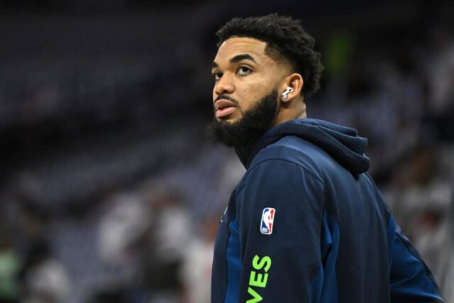 MINNEAPOLIS, MINNESOTA - 30 DE MAIO: Karl-Anthony Towns # 32 do Minnesota Timberwolves se aquece antes do jogo cinco das finais da Conferência Oeste contra o Dallas Mavericks no Target Center em 30 de maio de 2024 em Minneapolis, Minnesota. NOTA AO USUÁRIO: O Usuário reconhece e concorda expressamente que, ao baixar e/ou usar esta fotografia, o Usuário está concordando com os termos e condições do Contrato de Licença da Getty Images. 