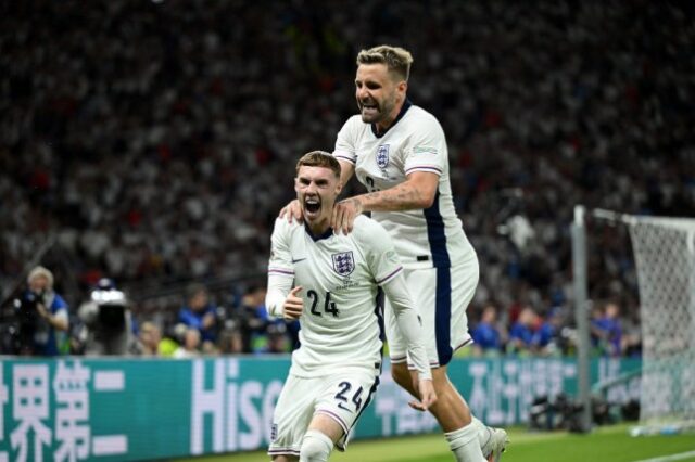 Cole Palmer, comemorando seu gol contra a Espanha na final do Euro 24 na Alemanha, pode marcar contra a Grécia