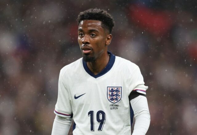 Angel Gomes jogando pela Inglaterra