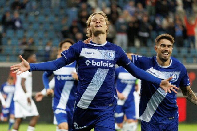 Andri Gudjohnsen comemora após marcar pelo Gent na Pro League belga