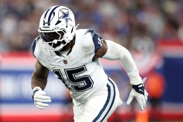 EAST RUTHERFORD, NOVA JERSEY - 26 DE SETEMBRO: Ezekiel Elliott nº 15 do Dallas Cowboys em ação contra o New York Giants no MetLife Stadium em 26 de setembro de 2024 em East Rutherford, Nova Jersey.