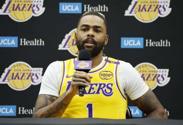 EL SEGUNDO, CALIFÓRNIA - 30 DE SETEMBRO: D'Angelo Russell nº 1 do Los Angeles Lakers fala durante um dia de mídia do Los Angeles Lakers no UCLA Health Training Center em 30 de setembro de 2024 em El Segundo, Califórnia. NOTA AO USUÁRIO: O Usuário reconhece e concorda expressamente que, ao baixar e/ou usar esta fotografia, o Usuário está concordando com os termos e condições do Contrato de Licença da Getty Images. 