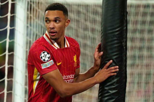 Trent Alexander-Arnold participa da partida da Liga dos Campeões entre Liverpool e Bologna