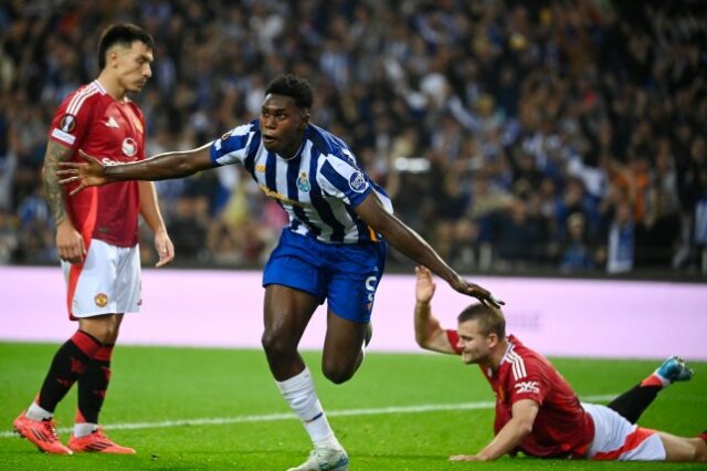 Samuel Omorodion fotografado jogando pelo Porto após sua transferência fracassada para o Chelsea