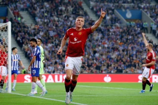 Rasmus Hojlund, do Manchester United, comemora 0-2 durante o jogo da UEFA Europa League entre FC Porto e Manchester United