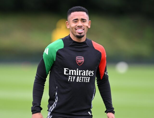 Gabriel Jesus, do Arsenal, fotografado durante um treino com um grande sorriso em setembro de 2024