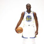 SÃO FRANCISCO, CALIFÓRNIA - 30 DE SETEMBRO: Draymond Green # 23 dos Golden State Warriors posa para a mídia durante o Warriors Media Day no Chase Center em 30 de setembro de 2024 em San Francisco, Califórnia. NOTA AO USUÁRIO: O usuário reconhece e concorda expressamente que, ao baixar e/ou usar esta fotografia, o usuário concorda com os termos e condições do Contrato de Licença da Getty Images.