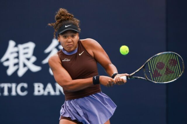 Naomi Osaka retratada em ação no Aberto da China de 2024