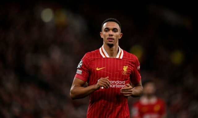 Trent Alexander-Arnold do Liverpool durante a partida da Fase MD2 da Liga dos Campeões da UEFA 2024/25 entre Liverpool FC e Bologna FC 1909 